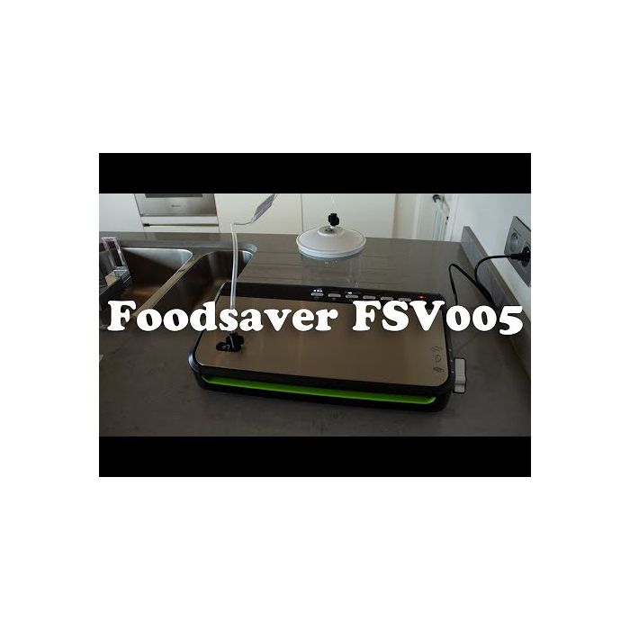 FoodSaver Compacte vacuümmachine, met draagbare accessoires, 1 rol en 4 vacuümzakken inbegrepen, zilverkleurig met wit oppervlak [VS0100X